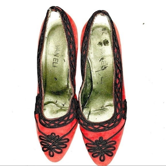 Vaneli Vintage Embroidered Kitten Heels - Picture 2 of 3